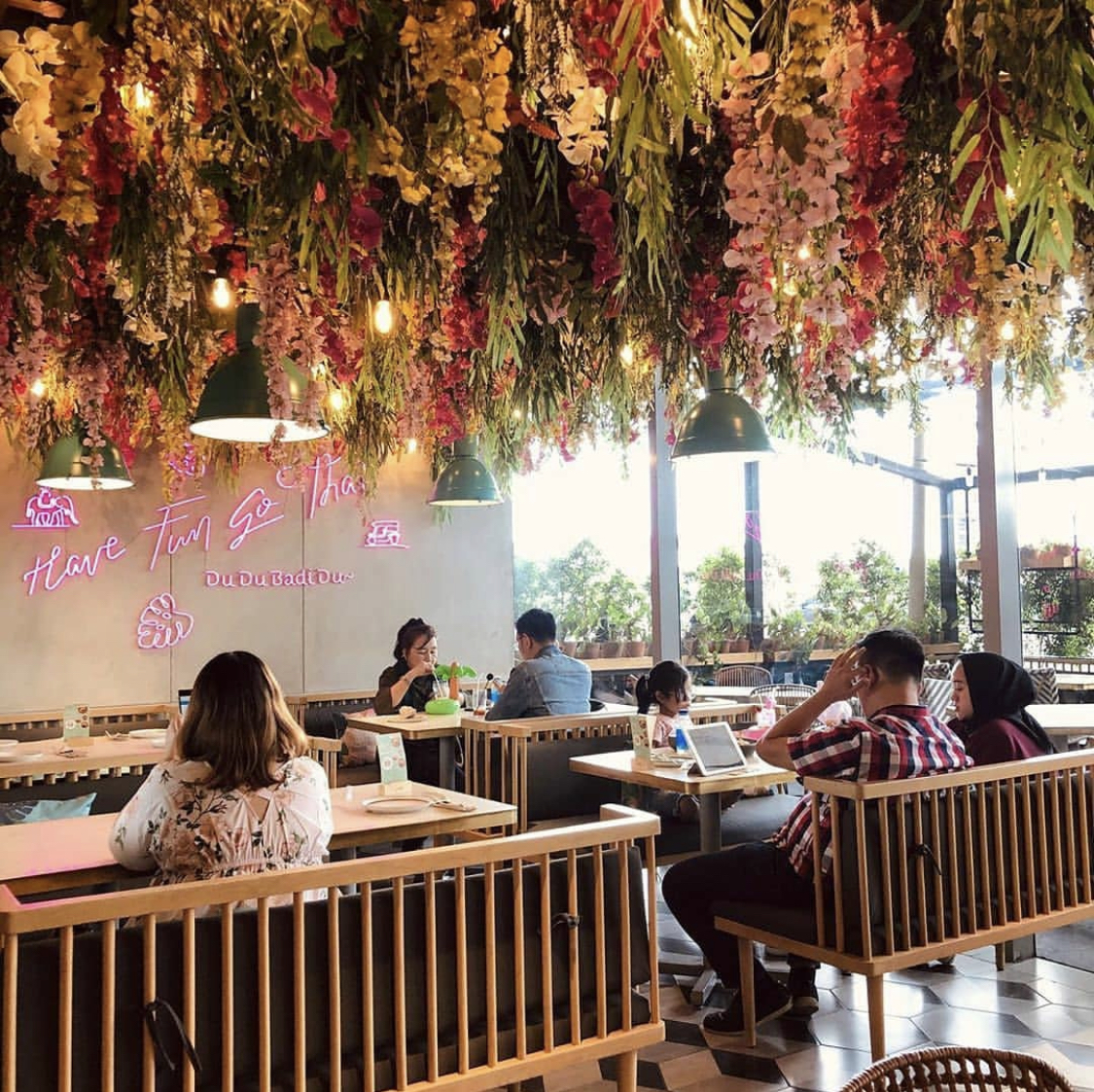 Profil Bisnis Restoran Thailand Santhai 